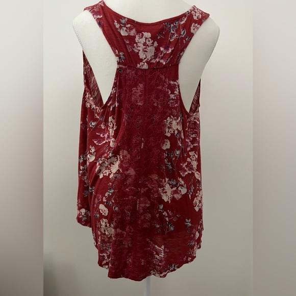 Lucky Brand Red Floral Lace Sleeveless top Size M - Picture 2 of 9
